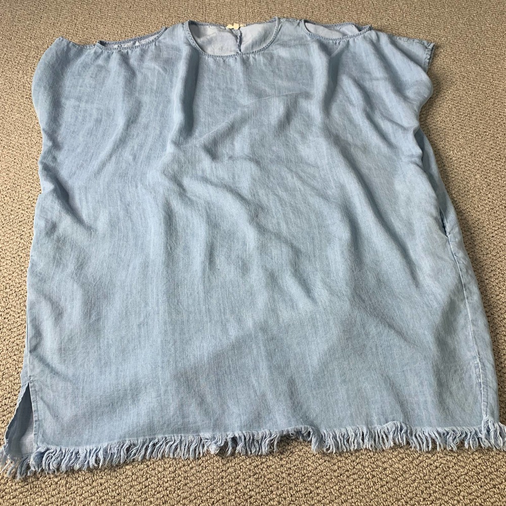 Easel Womens Blouse Top Size Medium Blue‎ Chambray Cold Shoulders Fringe Hem
